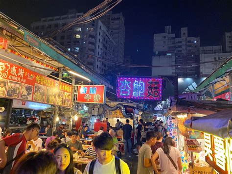 가오슝 야시장: 달빛 아래 펼쳐진 미식의 향연